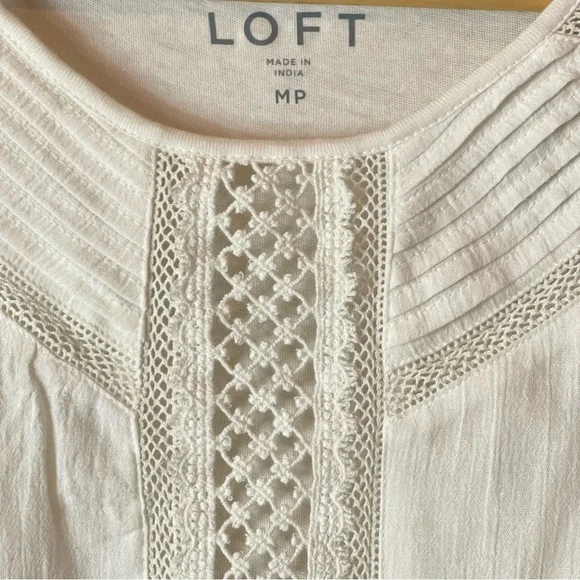 ❌SOLD❌NWT ANN TAYLOR LOFT White T-Shirt w/ Crochet Details - Picture 3 of 6